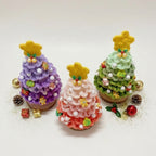VIBRANT CHRISTMAS TREE PATTERN