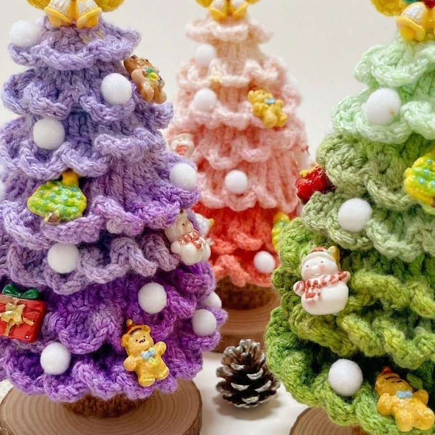 VIBRANT CHRISTMAS TREE PATTERN